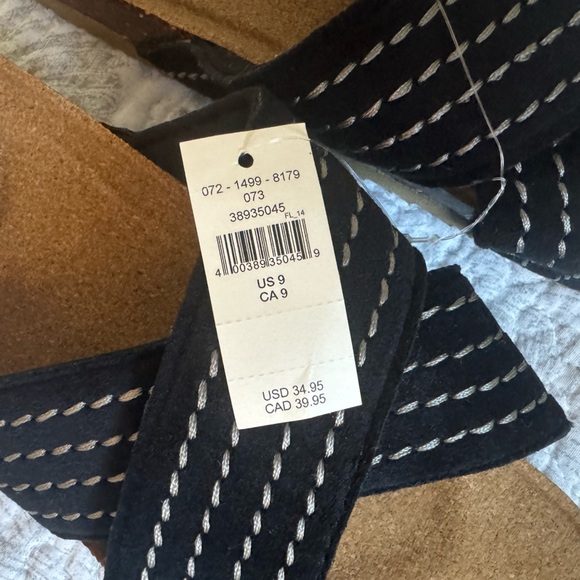 Aerie Velvet Criss Cross Sandal - Picture 3 of 3